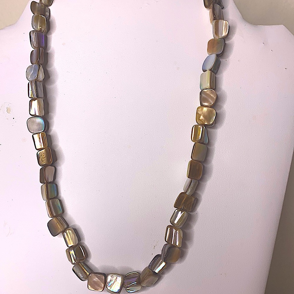 SILAPALA mother of Pearl necklace